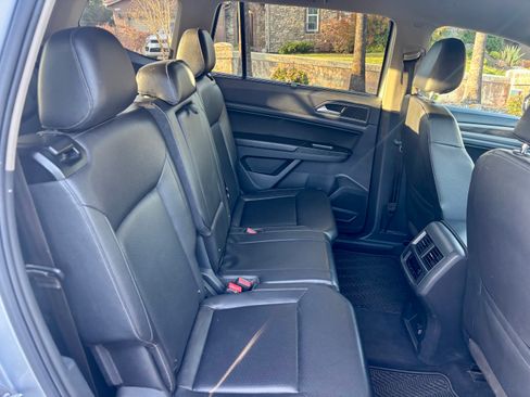 Used 2018 Volkswagen Atlas SE w/ R-Line Package image 11