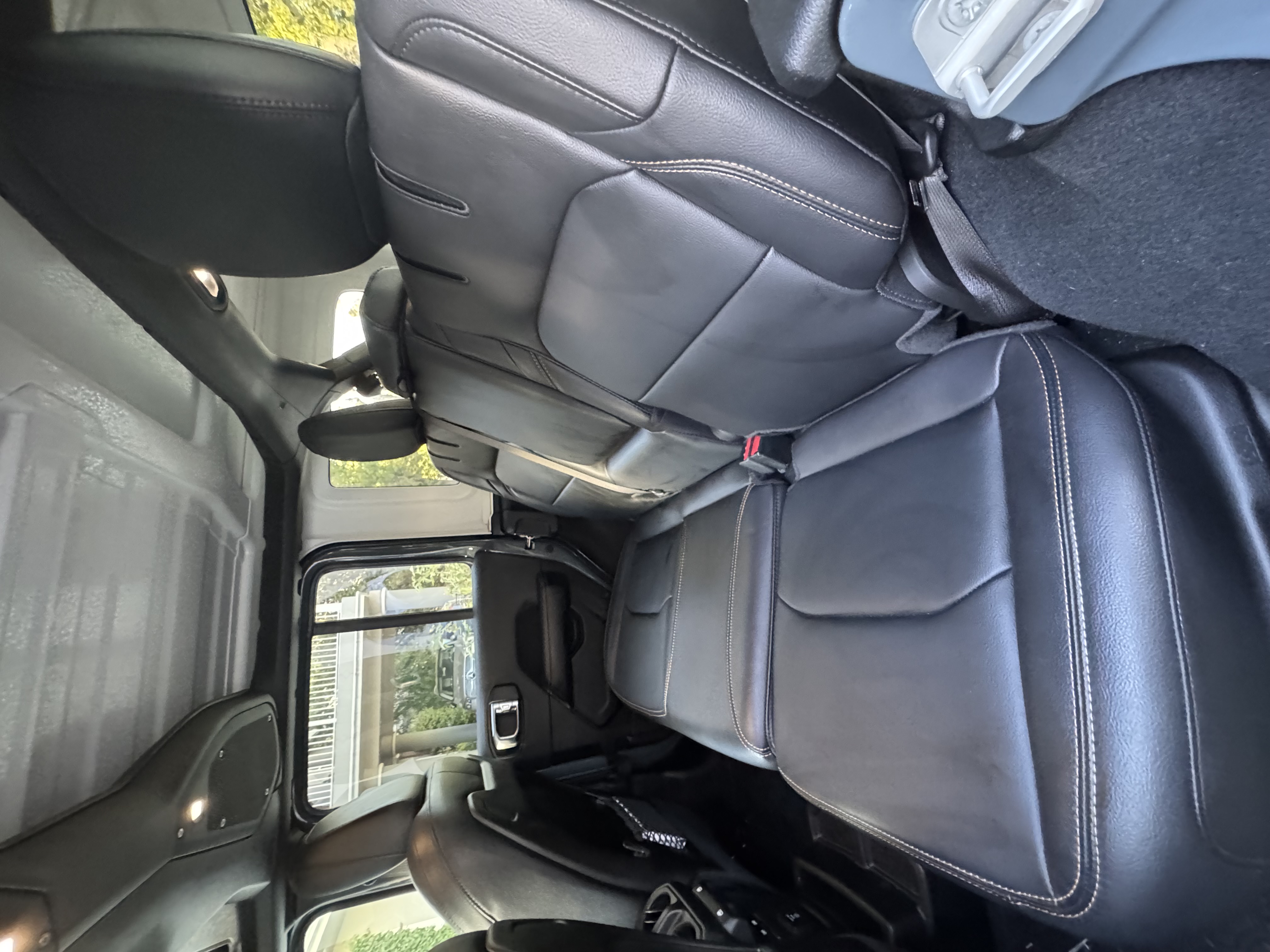 Used 2024 Jeep Wrangler Unlimited Sahara AWD/4WD image 12