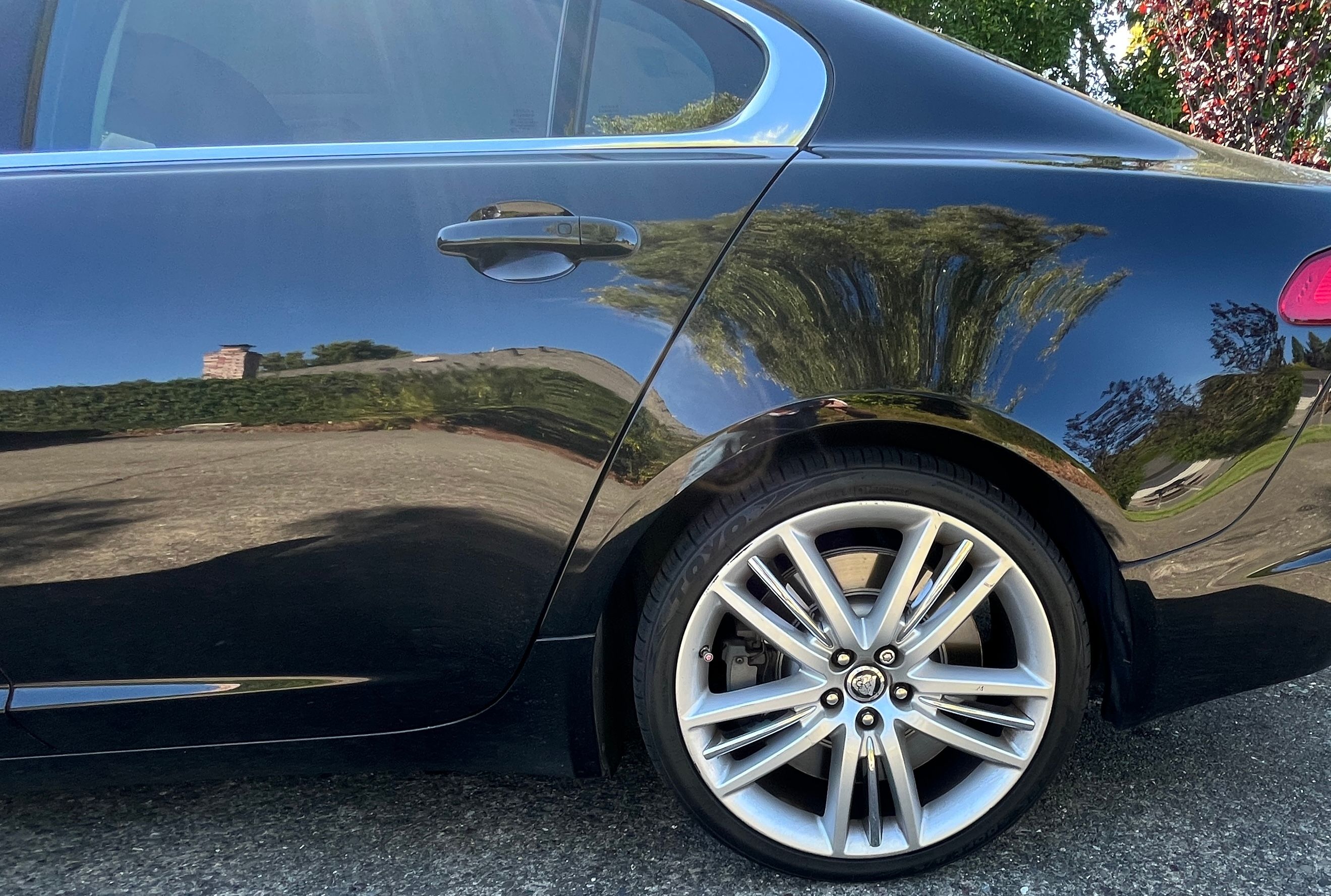 Used 2011 Jaguar XF Supercharged RWD image 5