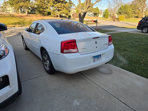 Used 2010 Dodge Charger SXT image 2