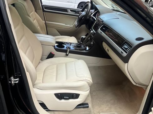 Used 2013 Volkswagen Touareg Executive image 22