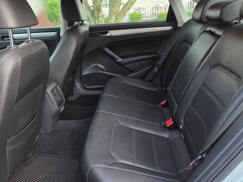 Used 2019 Volkswagen Passat 2.0T Wolfsburg w/ Wheels & Sunroof Package FWD image 25