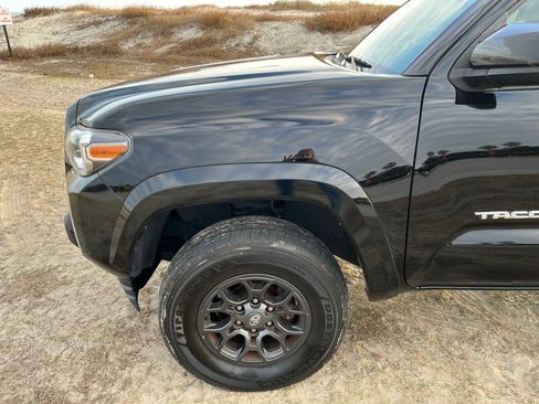 Used 2017 Toyota Tacoma SR5 image 14