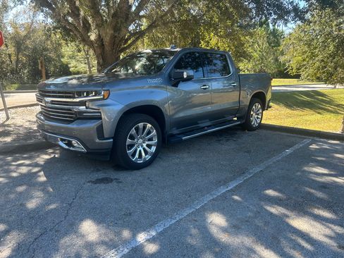 Used 2019 Chevrolet Silverado 1500 High Country w/ Technology Package image 6
