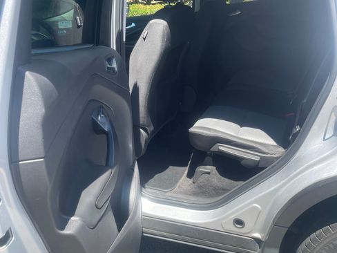 Used 2017 Ford Escape SE FWD image 11