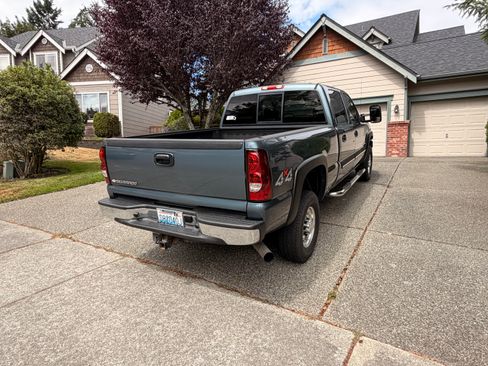 Used 2007 Chevrolet Silverado 2500 LT w/ Heavy-Duty Power Package AWD/4WD image 9