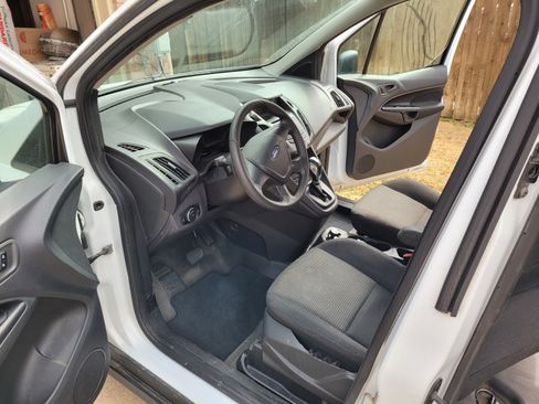 Used 2016 Ford Transit Connect XL image 2