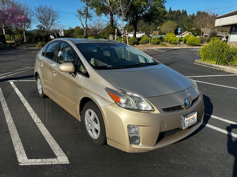 Used 2011 Toyota Prius Two image 4