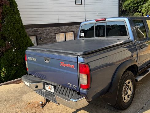 Used 2000 Nissan Frontier XE RWD image 4
