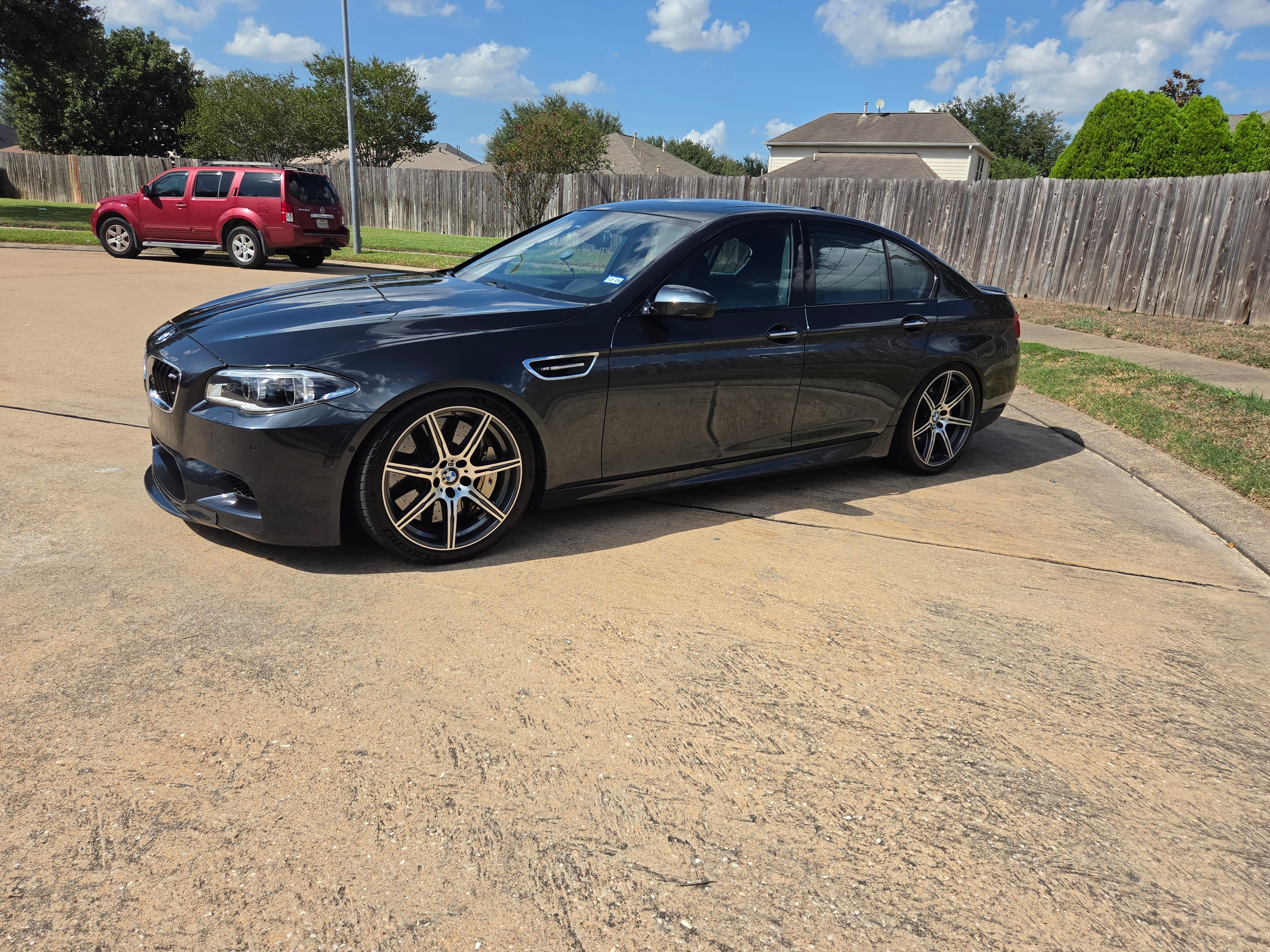 Used 2015 BMW M5 RWD image 1