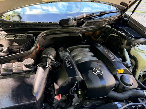 Used 2000 Mercedes-Benz CLK 320 Coupe image 4
