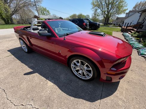 Used 2005 Ford Mustang Premium image 2