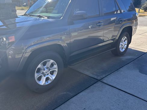 Used 2020 Toyota 4Runner SR5 image 4