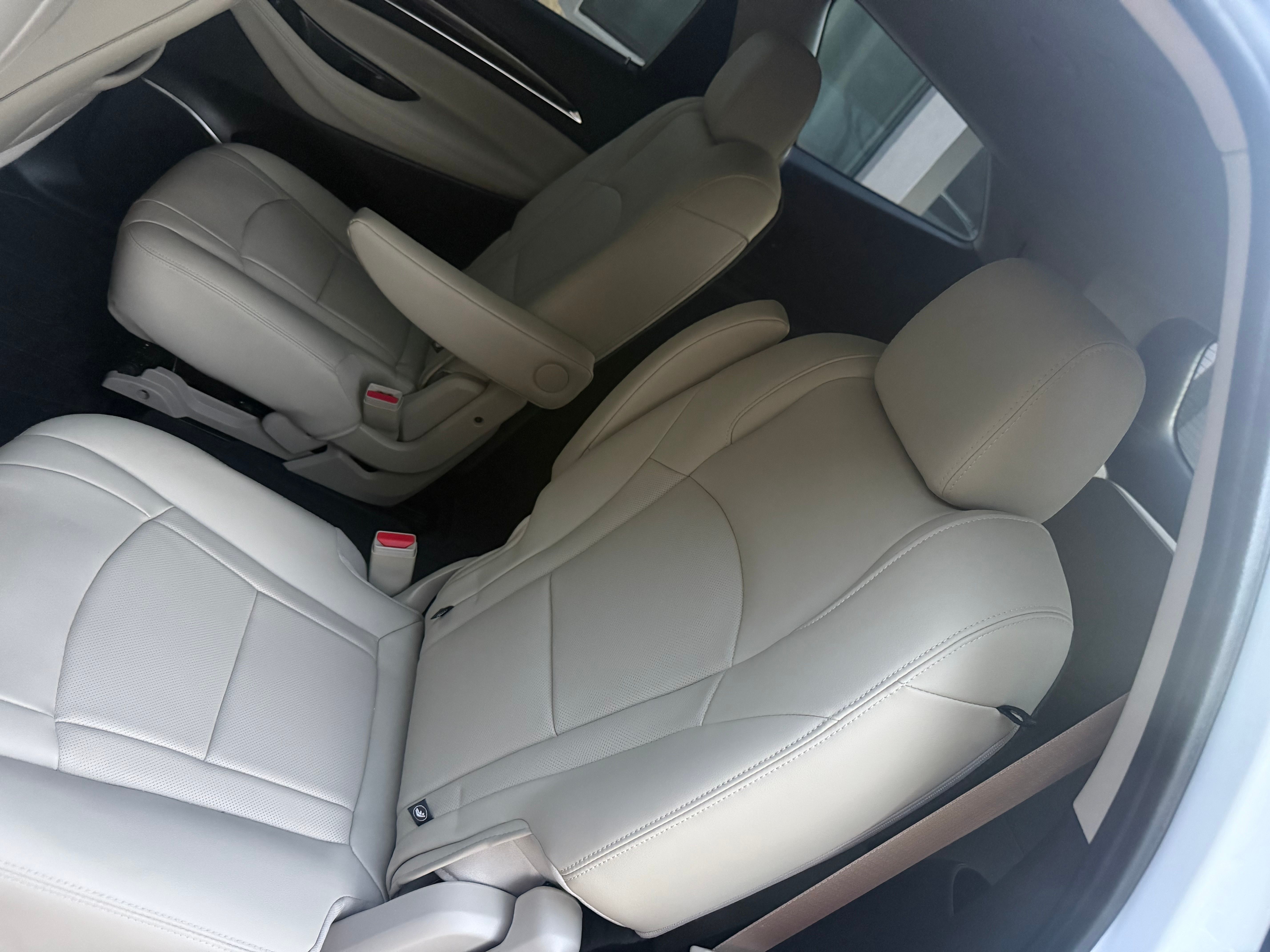 Used 2021 Buick Enclave Essence w/ Sport Touring Edition FWD image 21