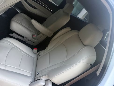 Used 2021 Buick Enclave Essence w/ Sport Touring Edition FWD image 21