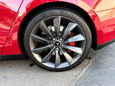 Used 2015 Tesla Model S P90D image 17