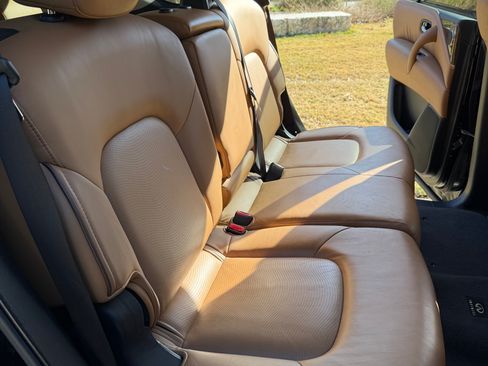 Used 2017 INFINITI QX80 Signature Edition image 12