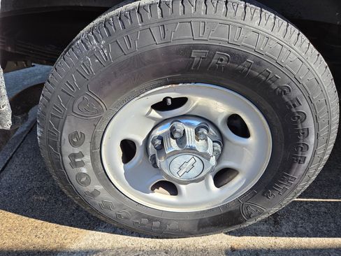 Used 2017 Chevrolet Express 3500 LT w/ LT Preferred Equipment Group image 18