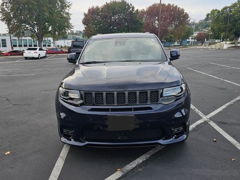 Used 2018 Jeep Grand Cherokee SRT image 8