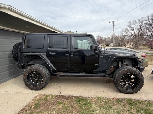 Used 2011 Jeep Wrangler Unlimited Rubicon w/ Dual Top Group image 4