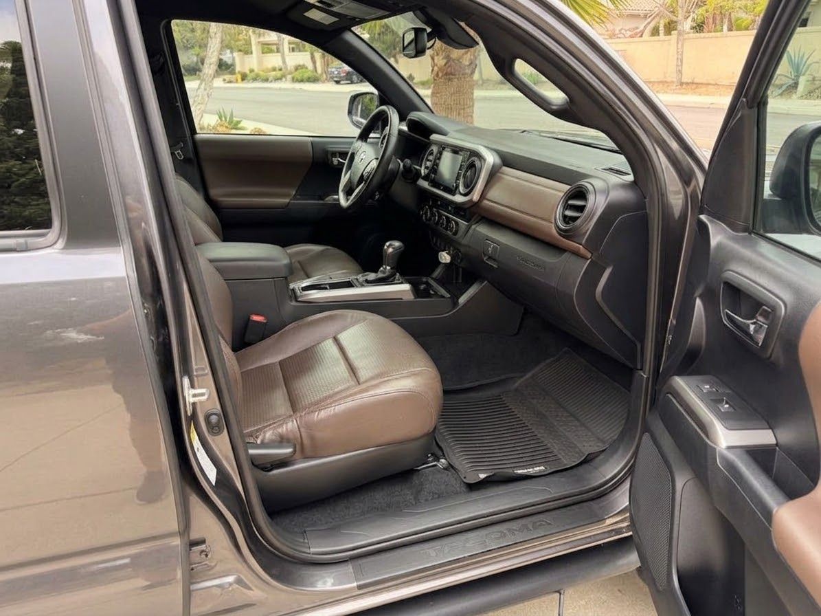 Used 2017 Toyota Tacoma Limited w/ Tow Package AWD/4WD image 9