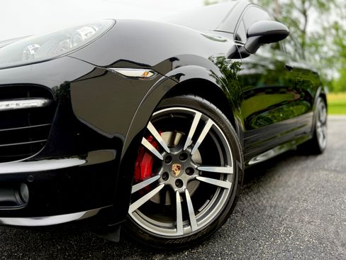 Used 2014 Porsche Cayenne GTS image 8