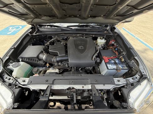 Used 2021 Toyota Tacoma TRD Off-Road w/ Technology Package image 16