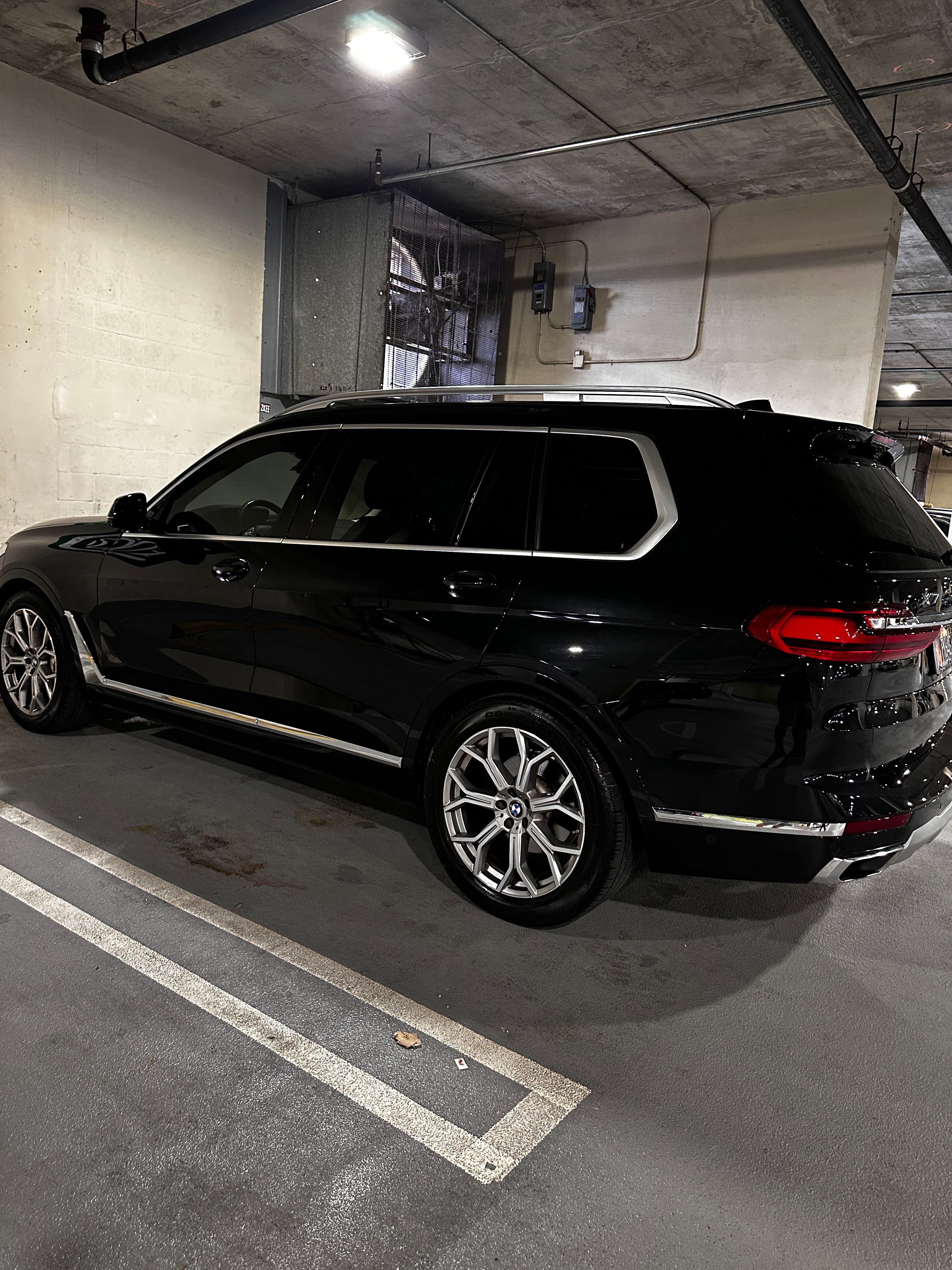 Used 2022 BMW X7 xDrive40i w/ Premium Package AWD/4WD image 13