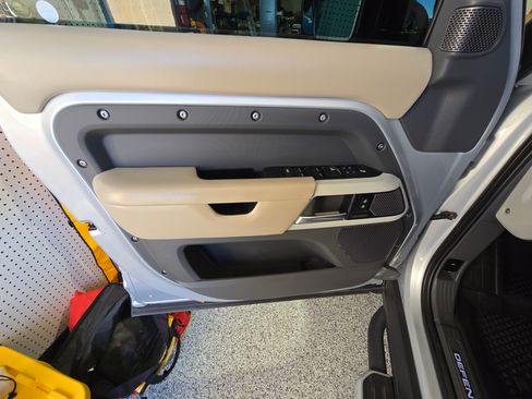 Used 2022 Land Rover Defender 110 X-Dynamic HSE image 6