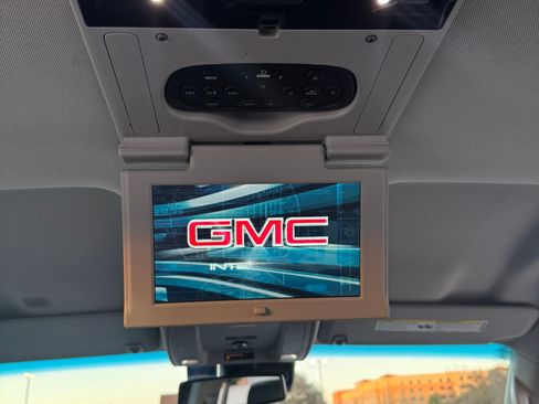 Used 2018 GMC Yukon SLT w/ Premium Edition image 10