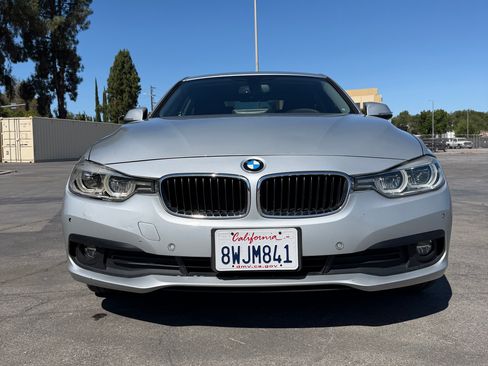 Used 2018 BMW 320i Sedan RWD image 4