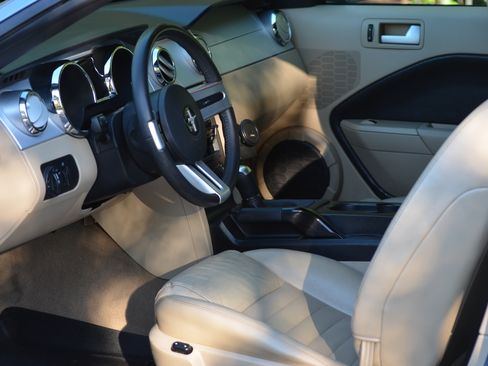 Used 2005 Ford Mustang GT Premium RWD image 5
