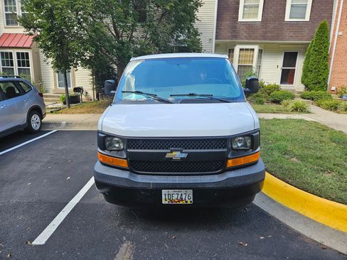 Used 2017 Chevrolet Express 2500 image 6