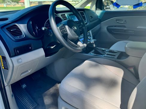 Used 2021 Kia Sedona LX FWD image 11