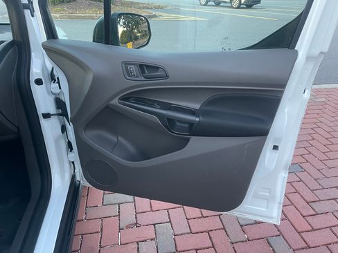 Used 2022 Ford Transit Connect XL image 10