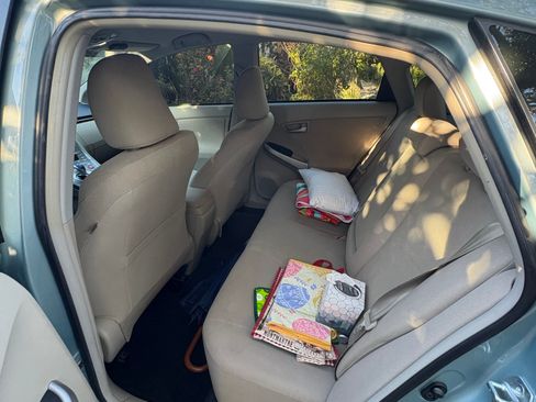 Used 2014 Toyota Prius Five image 4