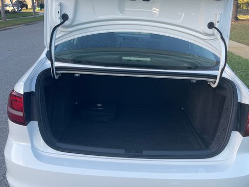 Used 2016 Volkswagen Jetta SE image 10