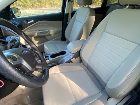 Used 2013 Ford Escape SE image 2