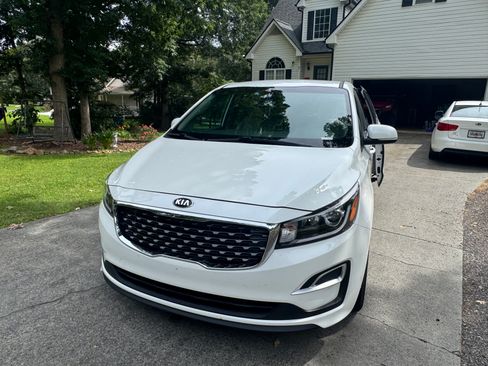 Used 2021 Kia Sedona LX FWD image 2