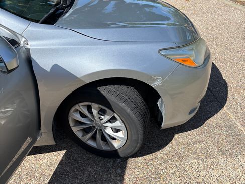Used 2016 Toyota Camry LE FWD image 12