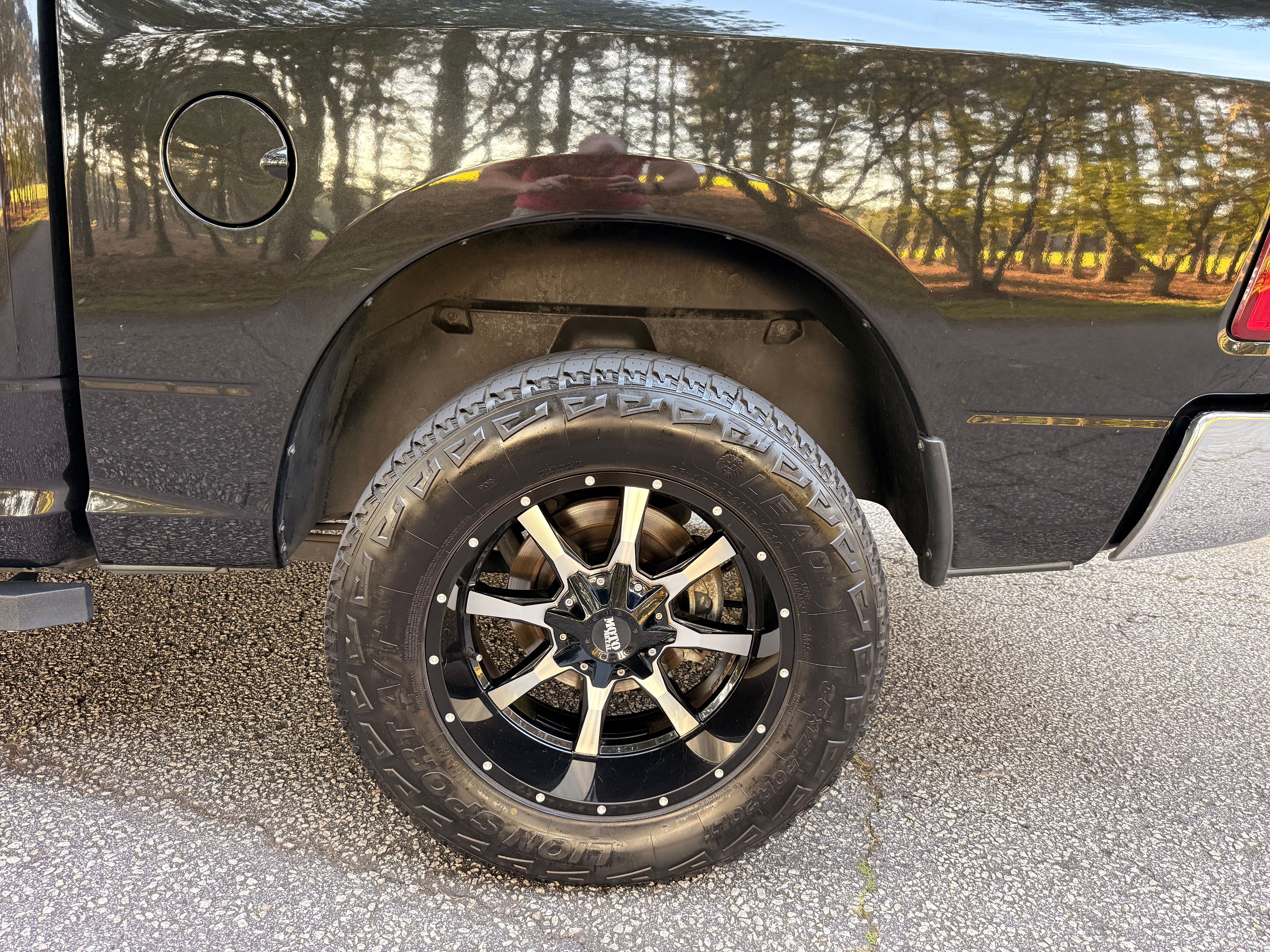 Used 2019 RAM 1500 Classic SLT w/ Luxury Group RWD image 15