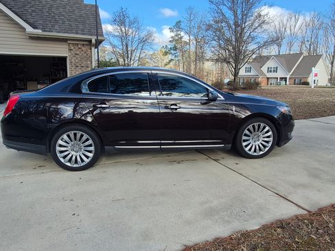 Used 2013 Lincoln MKS AWD image 4