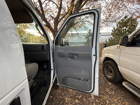 Used 2004 Ford E-250 and Econoline 250 image 6