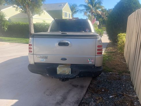 Used 2003 Ford Explorer Sport Trac XLT image 4