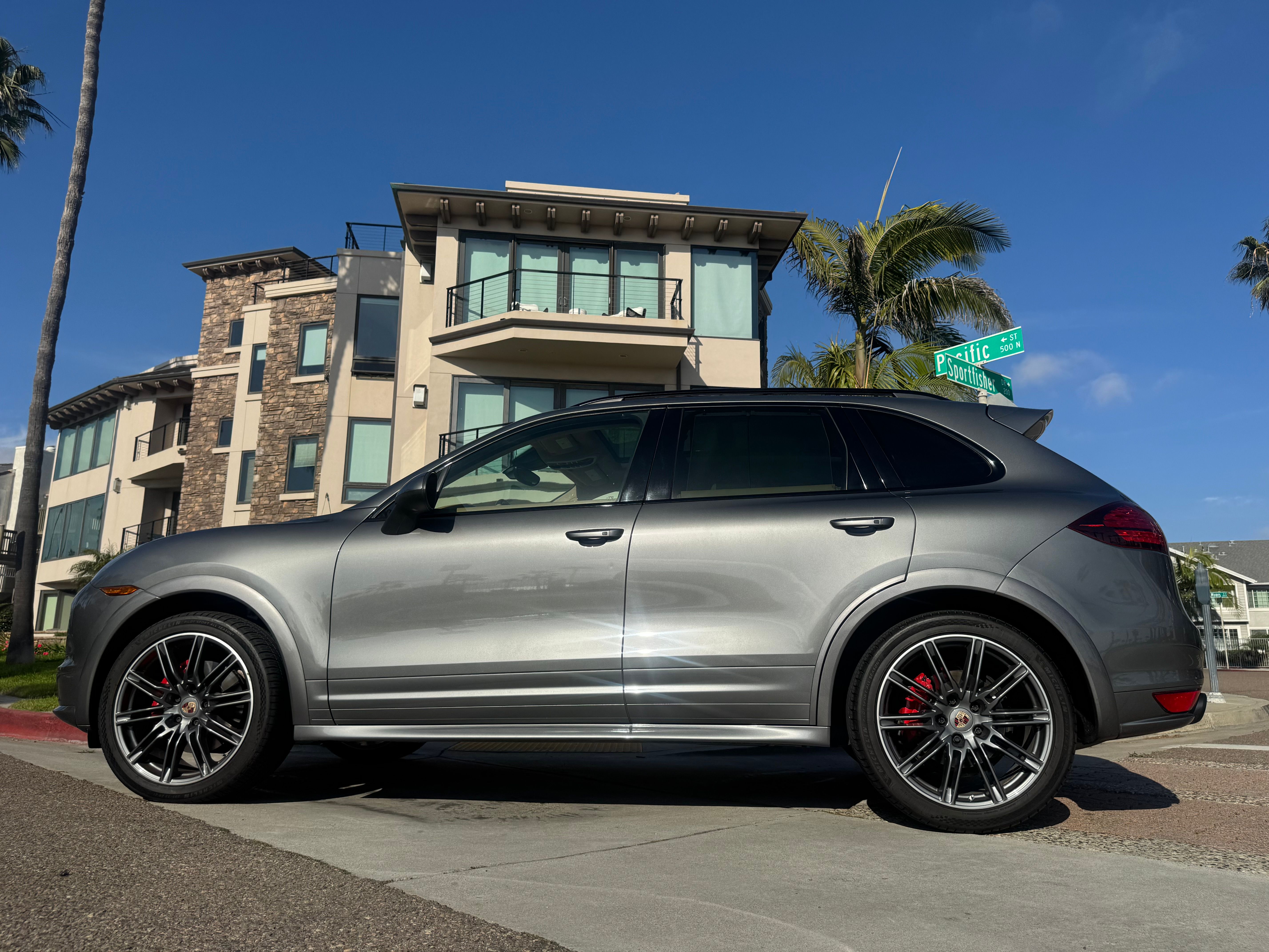 Used 2014 Porsche Cayenne GTS AWD/4WD image 4