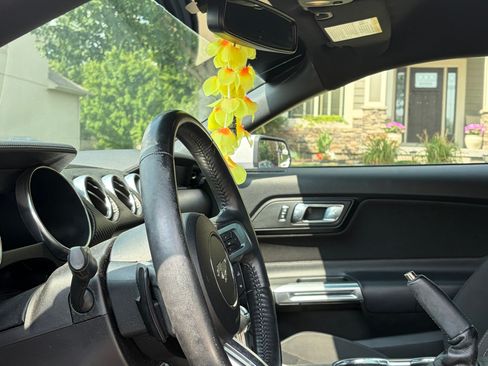 Used 2018 Ford Mustang Coupe w/ Black Accent Pkg RWD image 11