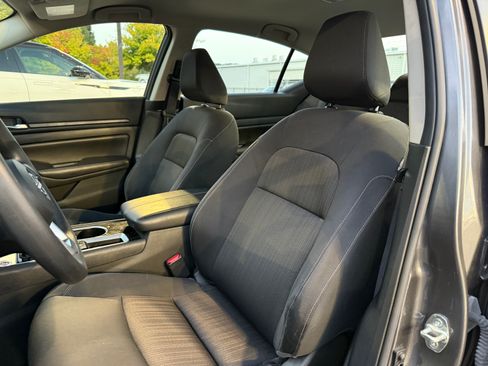 Used 2024 Nissan Altima 2.5 SV image 6