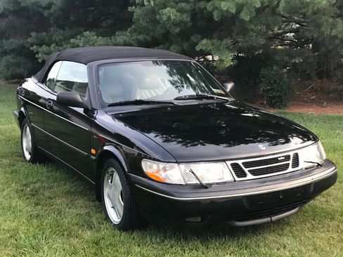 Used 1995 Saab 900 SE image 2
