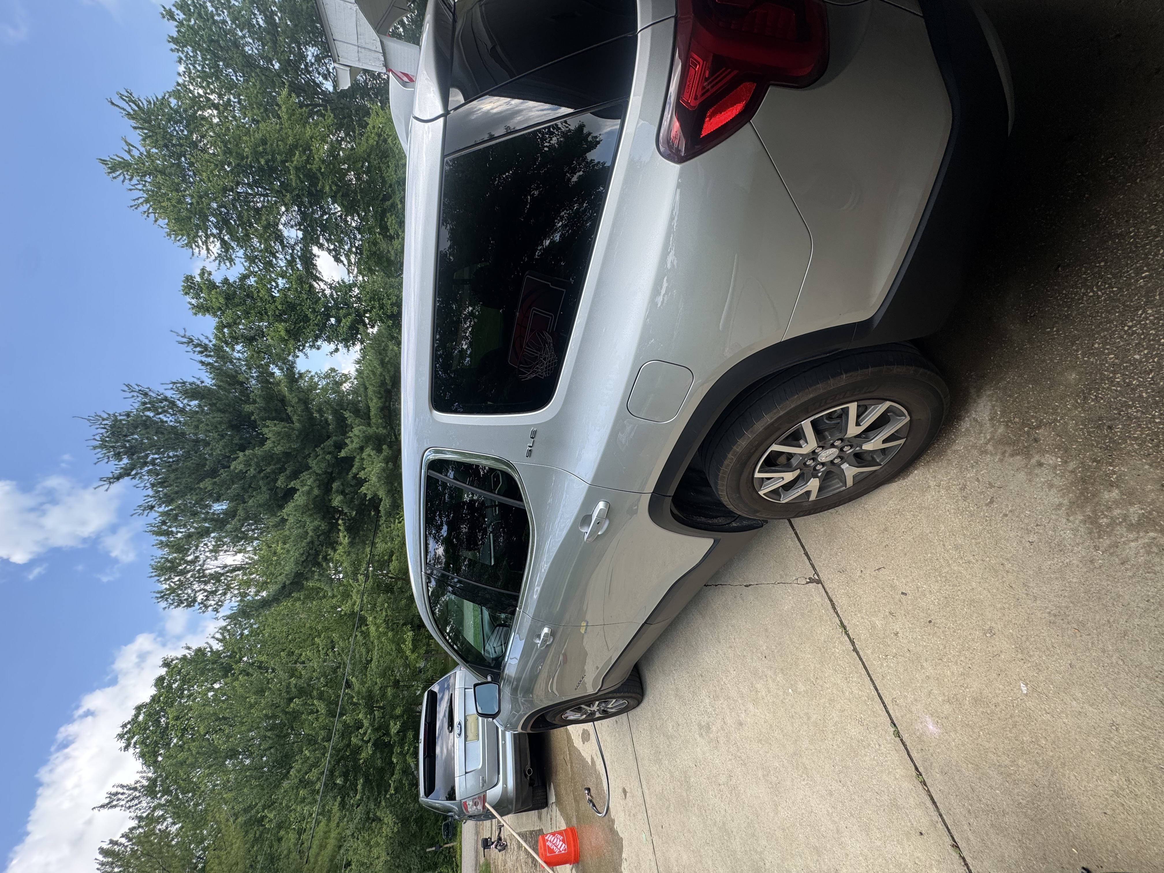 Used 2020 GMC Acadia SLE FWD image 9