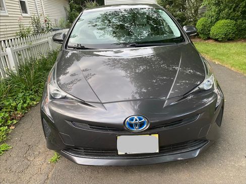 Used 2016 Toyota Prius Four FWD image 1